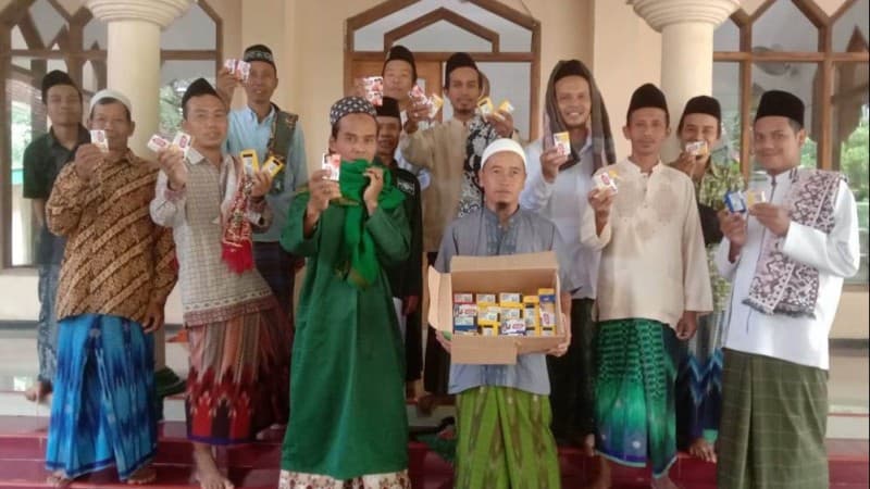 Cegah Covid-19, Ansor Ajibarang Banyumas Bagikan Sabun Cuci Tangan Gratis