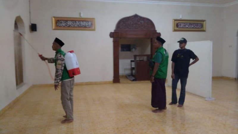 NU Pundong Bantul Semprot Disinfektan Cegah Covid-19