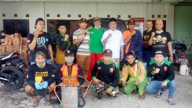 Waspada Covid-19, LAZISNU dan Bagana Sukoharjo Lakukan Penyemprotan Disinfektan