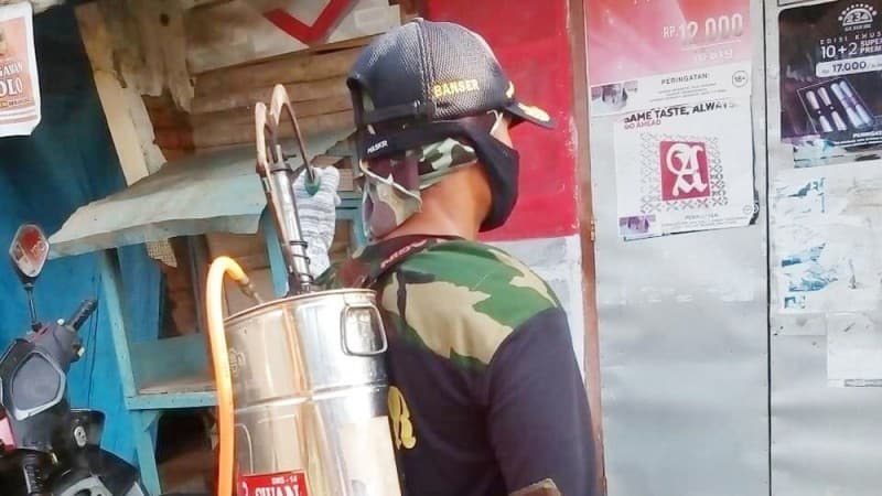 Lawan Covid-19, Ansor Magetan Adakan Penyemprotan Mandiri
