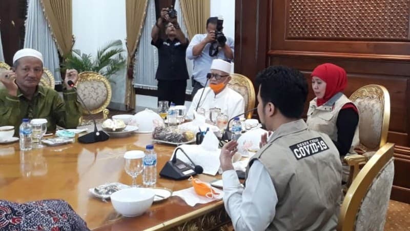 Cegah Corona, Gubernur Jawa Timur Minta Doa Sejumlah Kiai