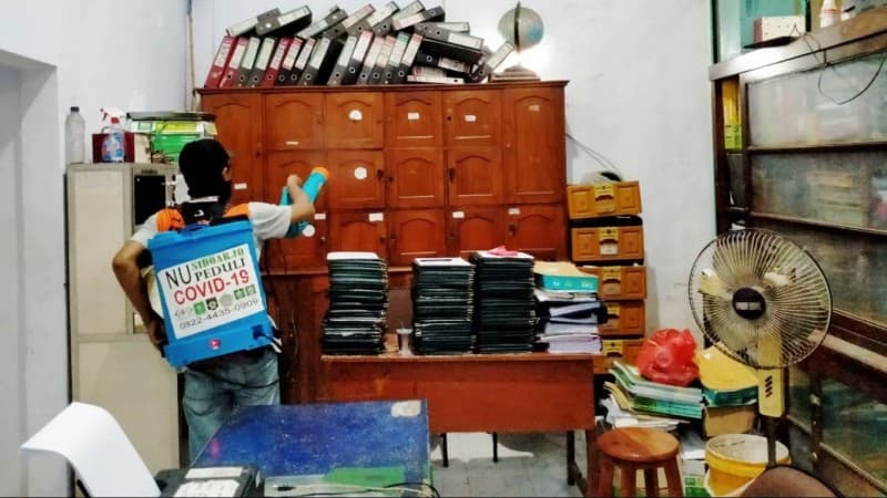 Gus Gas NU Sidoarjo Gelar Penyemprotan Disinfektan Gratis