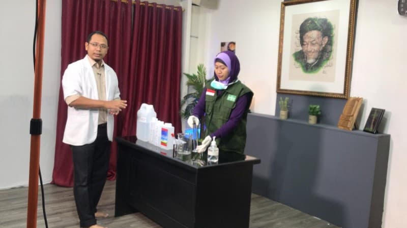 Gak Pake Ribet, Begini Cara Mudah Meramu Cairan Disinfektan
