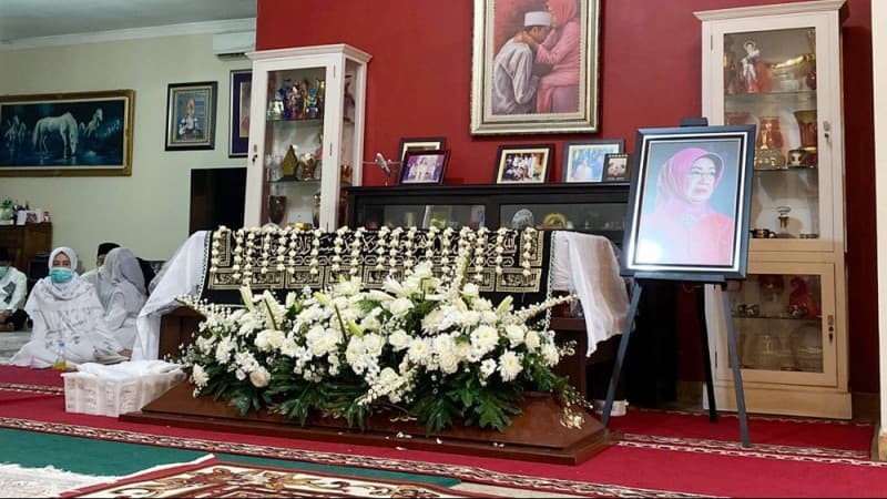 Begini Rahasia Ibunda Presiden Jokowi Besarkan Putra-putrinya