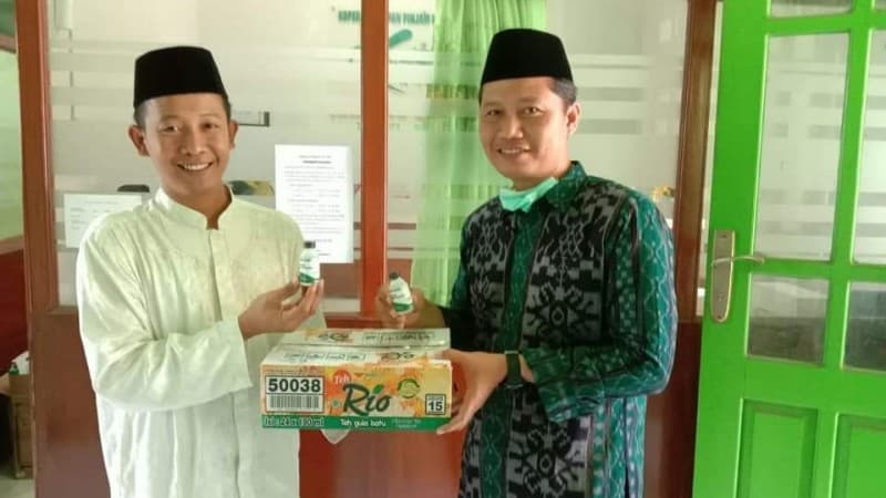 LTMNU Jombang Bagikan 500 Botol Disinfektan untuk Takmir Masjid dan Mushala