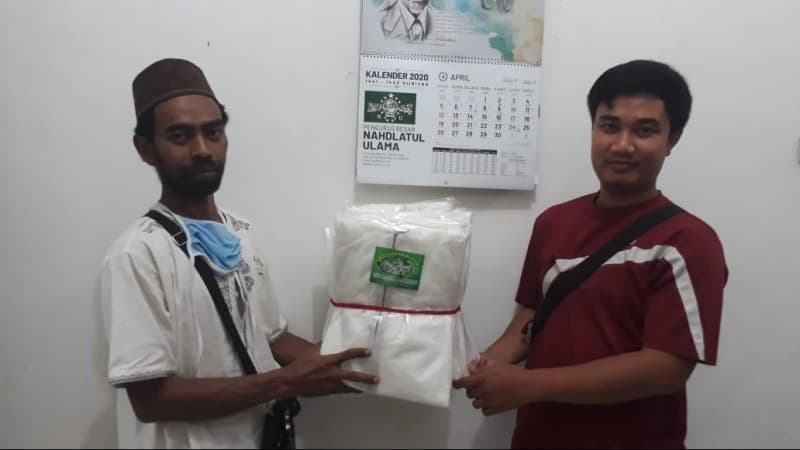 LAZISNU Pringsewu Serahkan Paket APD untuk Tenaga Medis RSUD