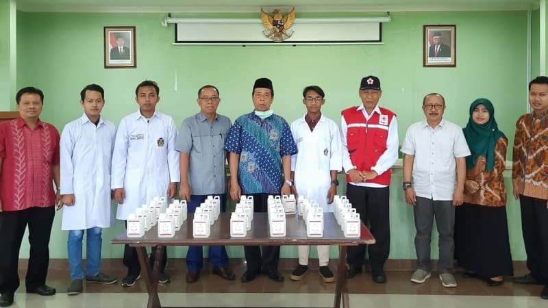 Mahasiswa IAIN Kudus Donasikan Cairan Pembersih Tangan Karya Sendiri