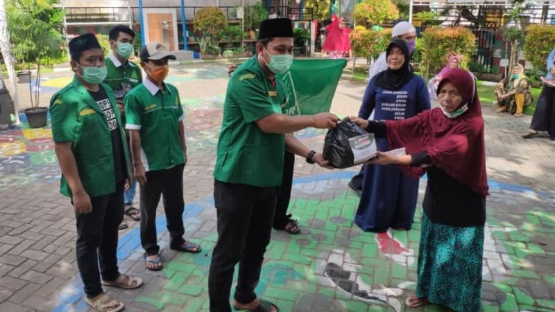 Tak Ketinggalan, Ansor Pulau Seribu Salurkan Sembako untuk Warga