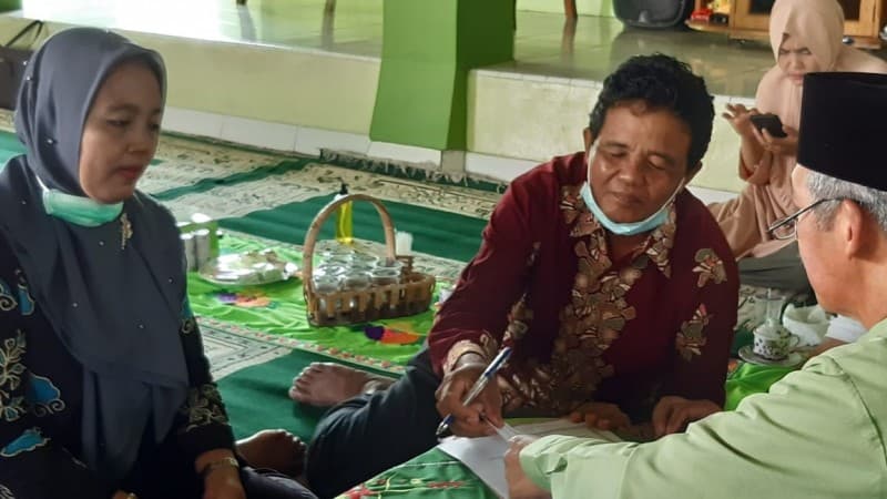 Masuk Islam, Orang Tua Mualaf Ini Ingin Anaknya Dididik Aswaja NU