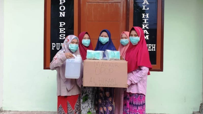 Unusa Salurkan Ribuan Masker dan Cairan Pembersih Tangan ke Pesantren