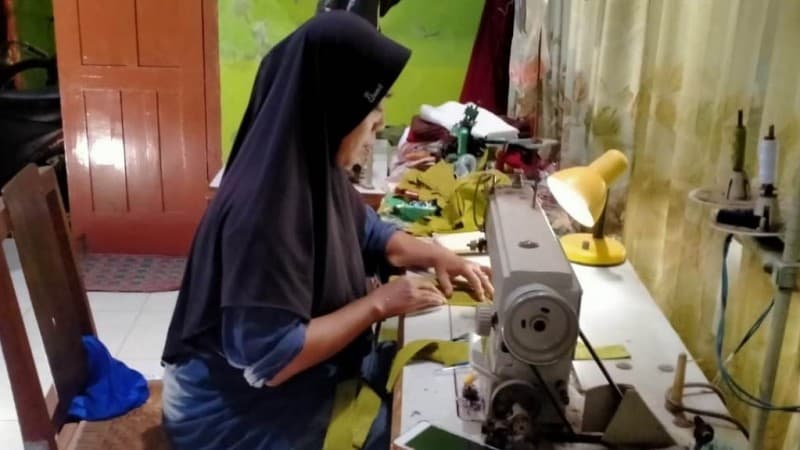 Ibu-ibu Pengajian di Pundong Bantul Bikin Masker untuk Dibagikan ke Warga
