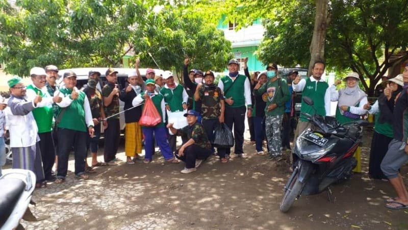 Bantu Buruh Terdampak Covid-19, Dua MWCNU di Jember Gelar Aksi Sosial