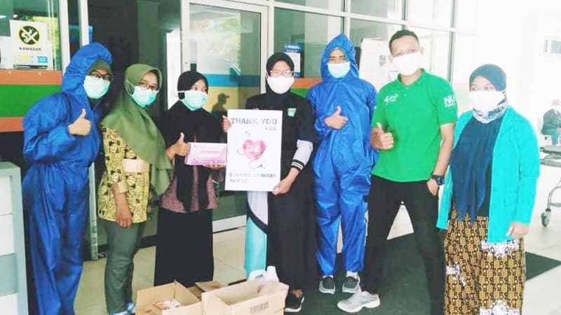 Cegah Covid-19, Fatayat Kulonprogo Gandeng LAZISNU Bantu APD ke Tenaga Medis