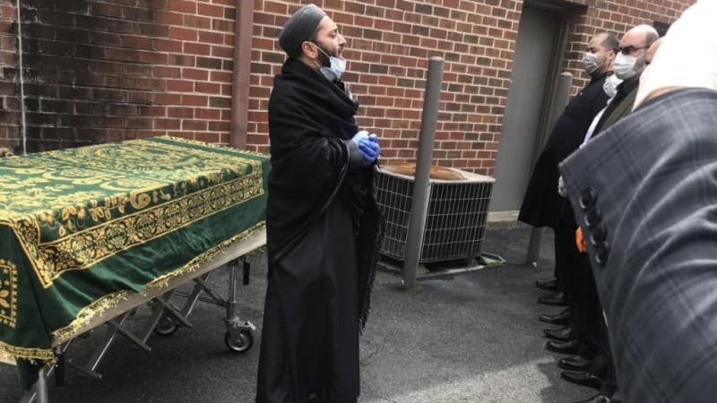 Tak Dimandikan, Jenazah Muslim Korban Covid-19 di AS Disucikan dengan Tayamum