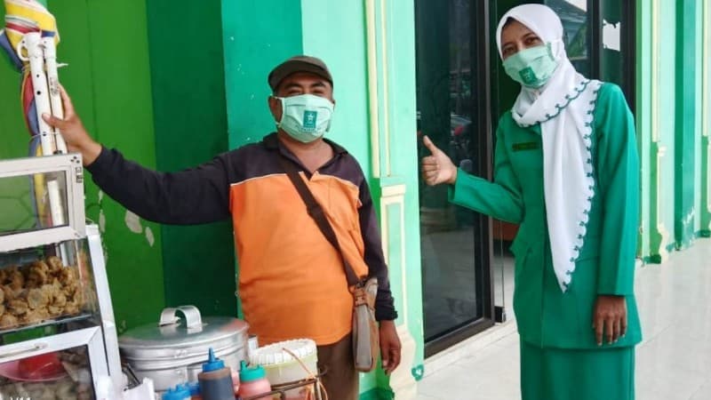 Cegah Covid-19, Fatayat NU Tulungagung Bagikan Sepuluh Ribu Masker