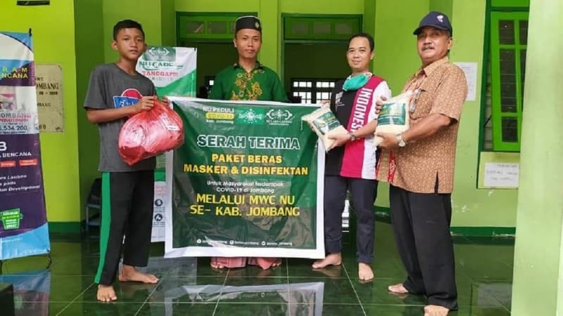 LAZISNU Jombang Bagikan 6,3 Ton Beras di Tengah Darurat Covid-19