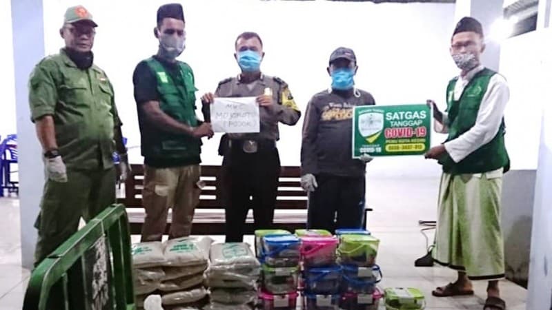 Satgas NU Tanggap Covid-19 Kota Kediri Bagikan Sembako di Zona Merah