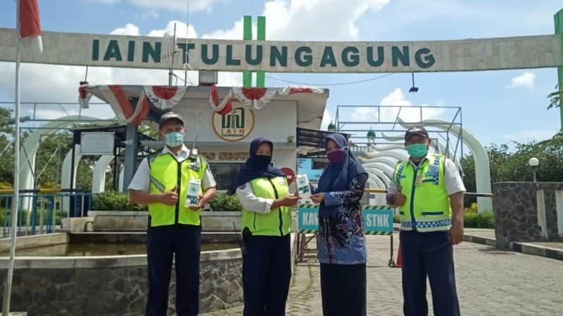 Ketum Fatayat NU Salurkan APD untuk RS Rujukan Covid-19