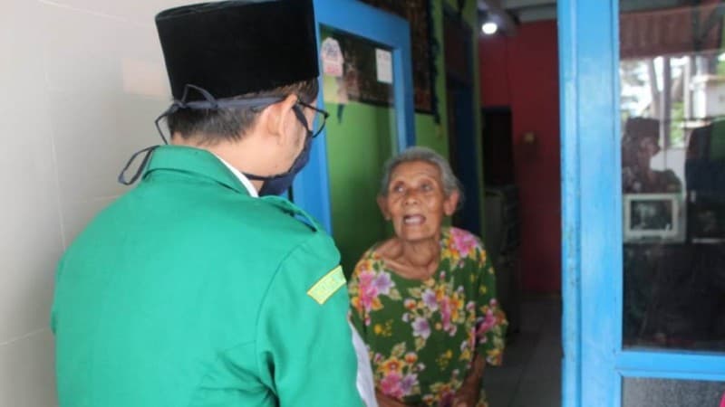 Ansor Kota Cimahi Salurkan Sembako untuk Lansia