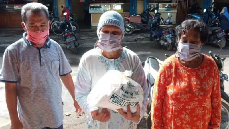 Jaga Kepercayaan, Aktivis NU Ambulu Jember Urunan Biaya Operasional Sembako