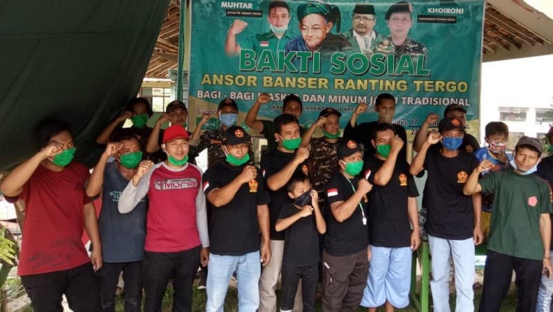 Bakti Sosial, Ansor-Banser Tergo Kudus Bagikan Jamu Tradisional