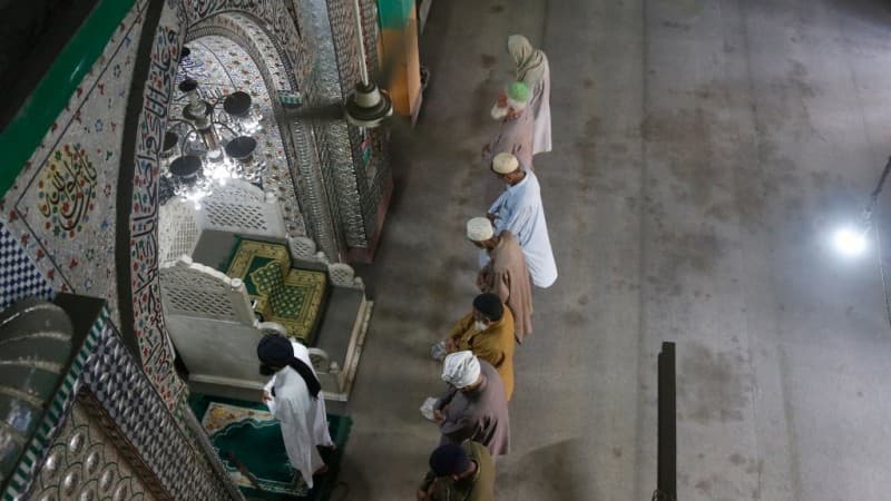 Pakistan Izinkan Shalat Berjamaah di Masjid Selama Ramadhan dengan Syarat