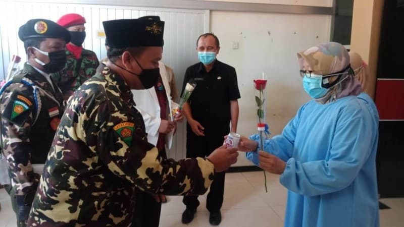 Ansor-Pemuda Muhammadiyah Situbondo Kompak Dukung Tenaga Medis Corona