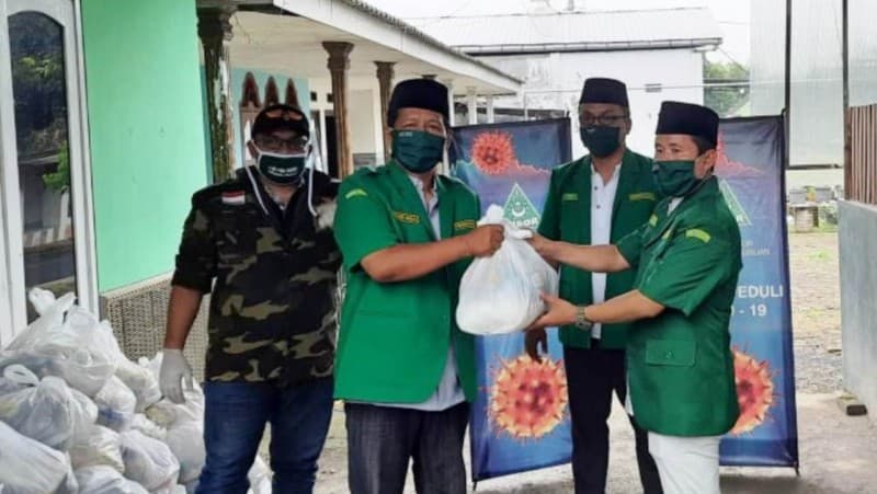 Salurkan Seribu Paket Sembako, Ansor Jatim Pastikan Tepat Sasaran