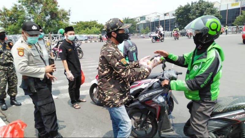 Bantu Terdampak Covid-19, Ansor Jakarta Utara Bagikan Makanan Gratis