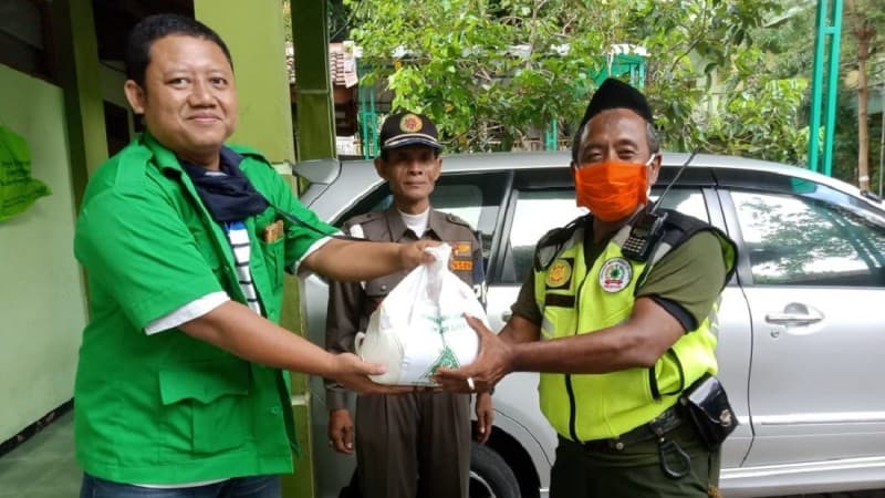 Terdampak Covid-19, Banser di Jombang Terima Bantuan Sembako