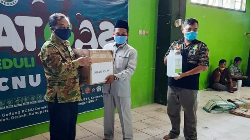 RSINU Demak Donasikan APD kepada Satgas NU Peduli Covid-19