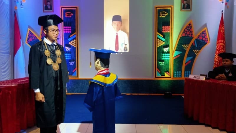 Melihat Wisuda Daring MI Wahid Hasyim Sleman