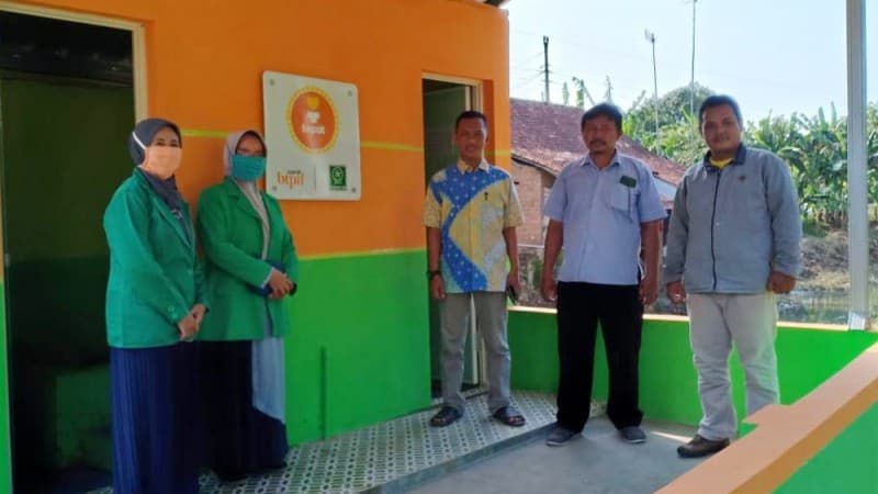 Peduli Lingkungan, Fatayat NU Pekalongan Gandeng Perbankan Rehab WC Umum