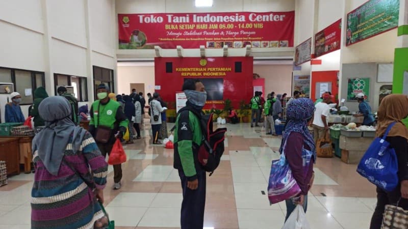 Hari Ketiga Ramadhan, Masyarakat Serbu Toko Mitra Tani Kementan