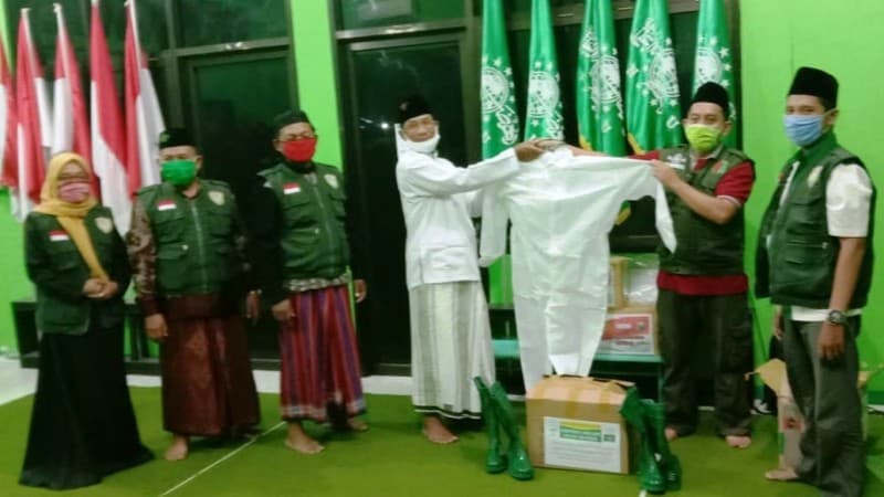 Ratusan APD Bantuan NU Jatim Dibagikan di Kediri dan Tulungagung