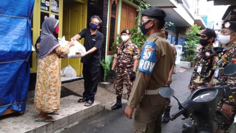 Gerakan Indonesia Peduli Datangi Warga Duren Sawit Salurkan Sembako