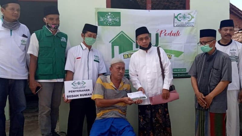 Habiskan Puluhan Juta, LAZISNU Kudus Bangun Kembali Rumah Suroto