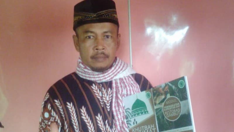 Perjalanan Dadang Menjadi Dai Gambut di Perdesaan Jambi