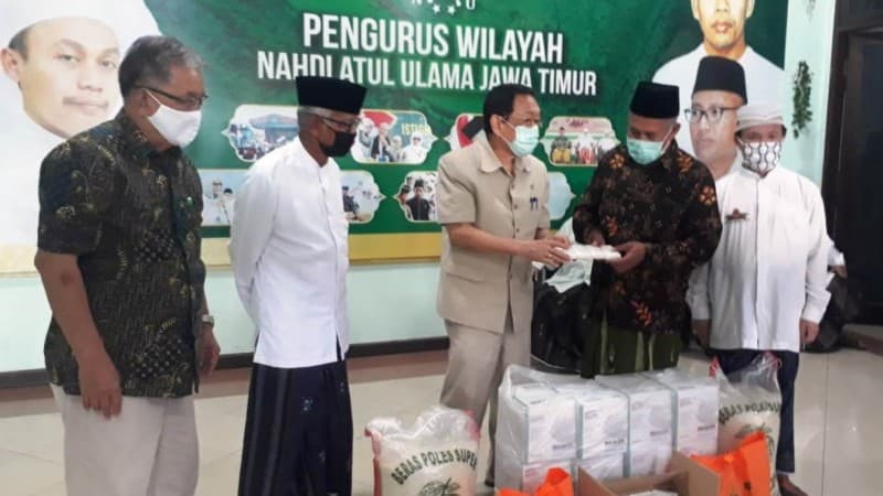 NU Jatim Salurkan 20 Ton Beras untuk Warga Terdampak Corona
