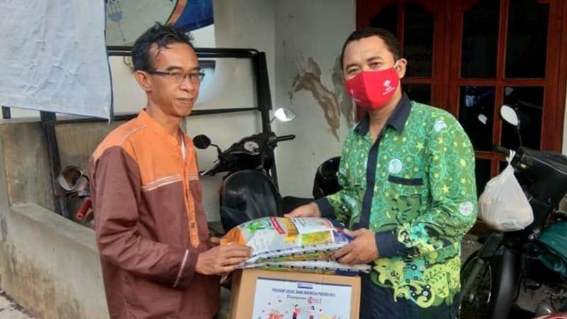 Prihatin Dampak Covid-19, STAI Denpasar Gerojok 200 Paket Sembako