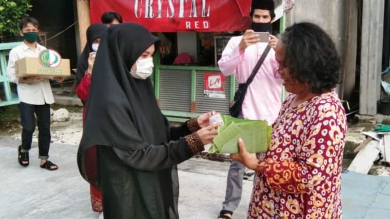 Pengalaman Mahasiswa Unisda Lamongan Asal Thailand Berbagi Takjil