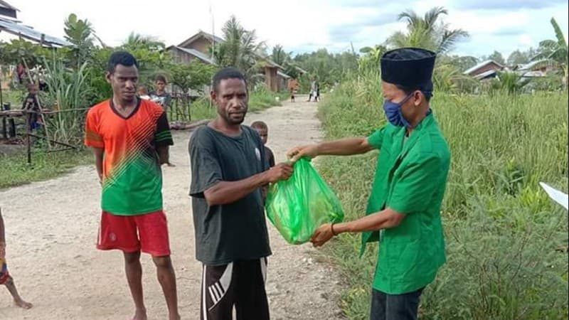 NU Cabang Sorong Salurkan Sembako Hasil Konser Didi Kempot