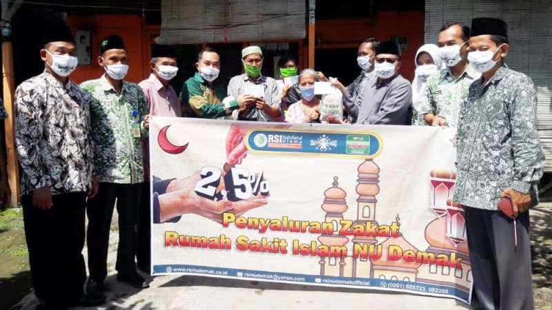 RSINU Demak Salurkan Zakat Mal dan Fitrah ke Dhuafa Sekitar Rumah Sakit