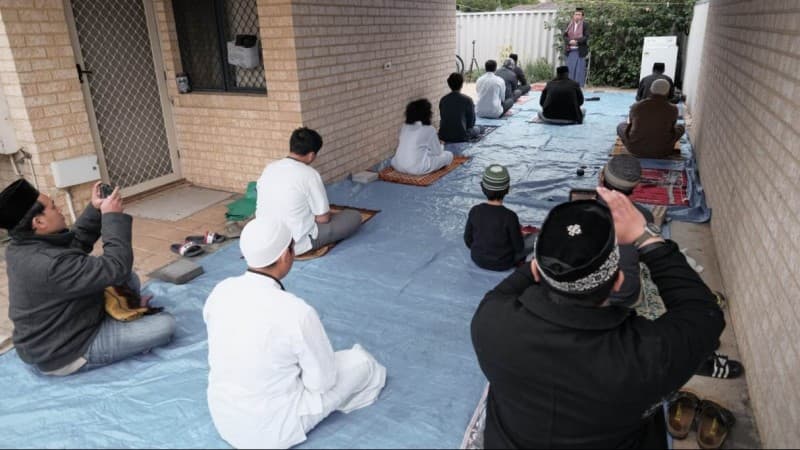 Di Perth Australia, Jemaah Shalat Idul Fitri Membawa Makanan untuk Non-Muslim