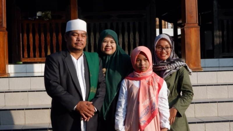 Lebaran Tanpa Salam-salaman di Buntet Pesantren