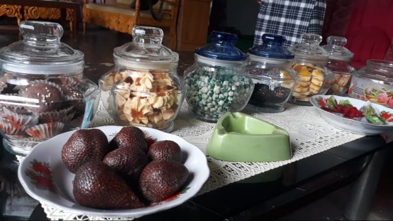 Kue Lebaran, Kiai Kampung, dan Doa Mustajab