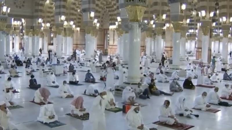 Dengan Aturan Ketat, Masjid Nabawi Dibuka Kembali Hari Ini