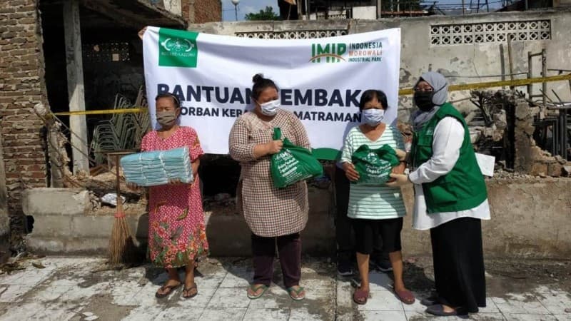 LAZISNU Bagikan Paket Sembako ke Warga Terdampak Kebakaran DKI Jakarta