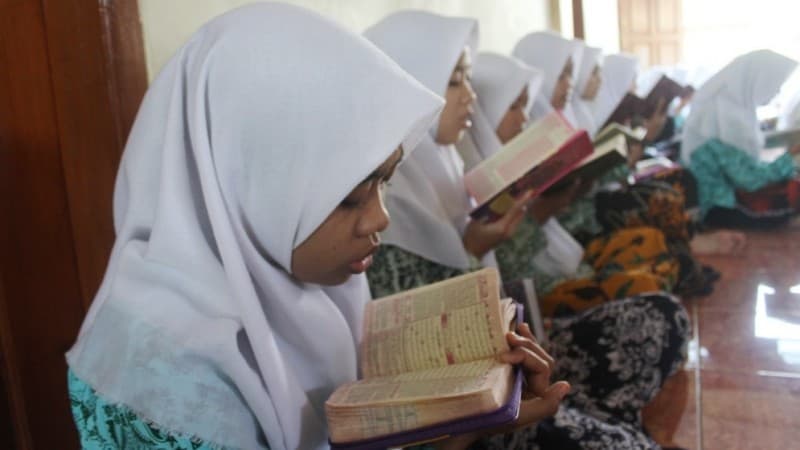 Sebaiknya Berapa Kali Mengkhatamkan Al-Qur’an dalam Setahun?