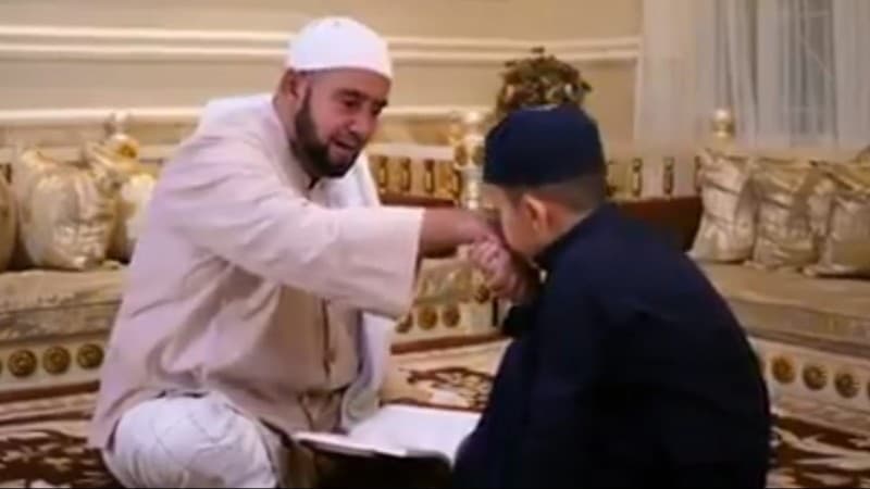 Habib Syech: Cium Tangan dengan Hidung, Bukan dengan Pipi